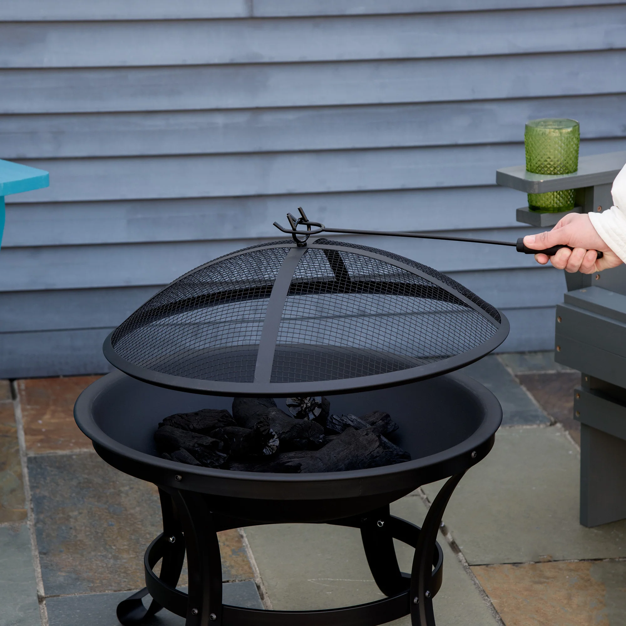 21.7" Outdoor Fire Pit with Mesh Lid and Poker, Black - Image 9