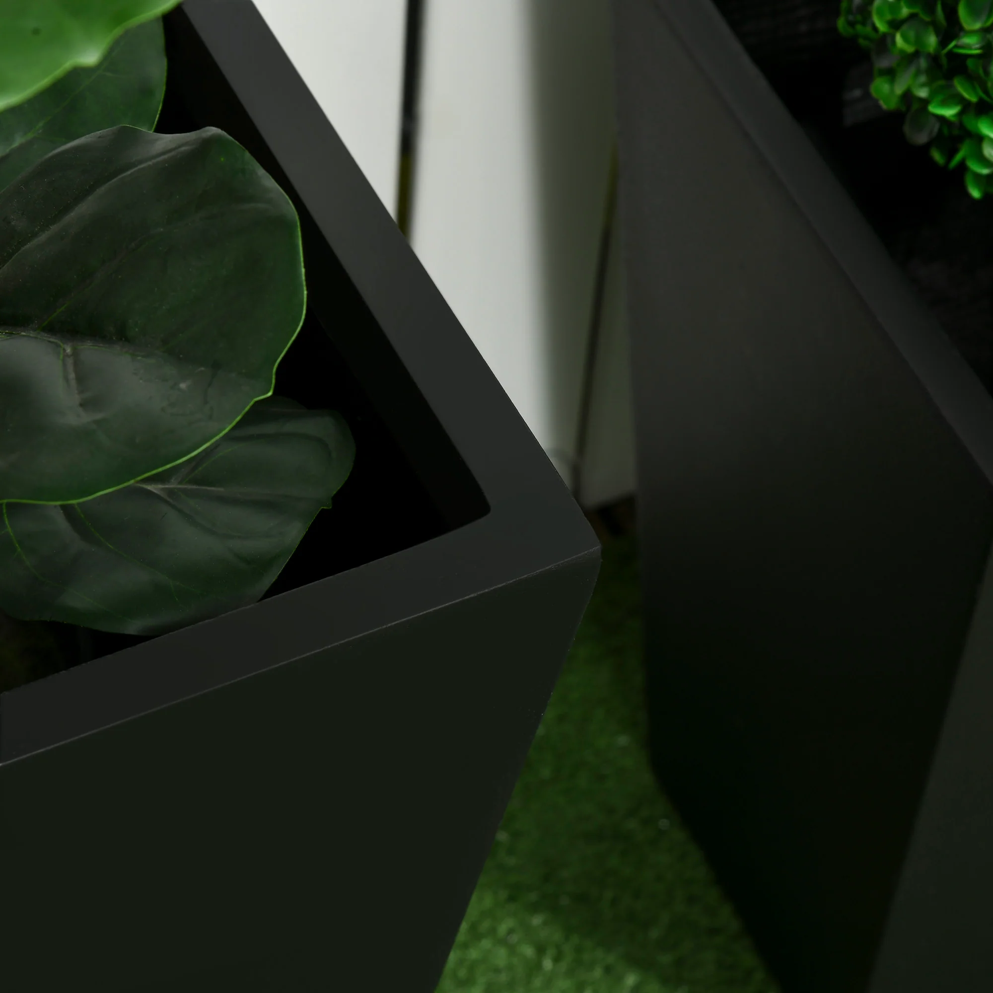 2-Pack Outdoor Planter Set, Flower Pots with Drainage Holes, Durable & Stackable Plant Pot, 22in & 18in, for Porch, Entryway, Patio, Yard, Garden, Black - Image 9